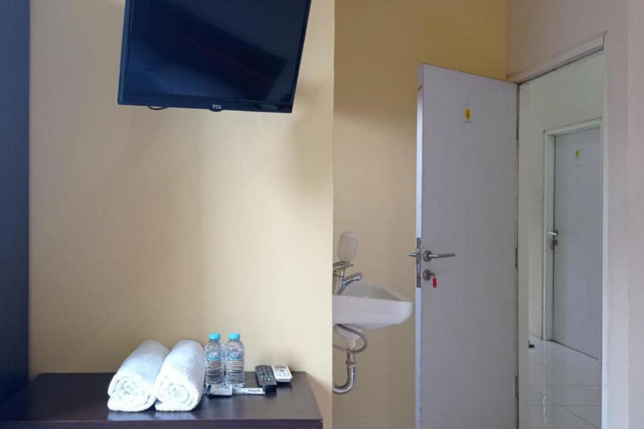 Rama Shinta Homestay Near Gembira Loka Zoo Redpartner Yogyakarta Exteriör bild